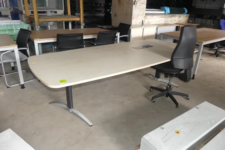 Konferenztisch Maße in cm ca. 253 x 110